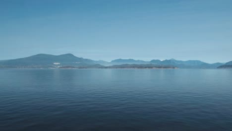 Toma-Estacionaria-De-La-Costa-De-Vancouver-Desde-El-Océano