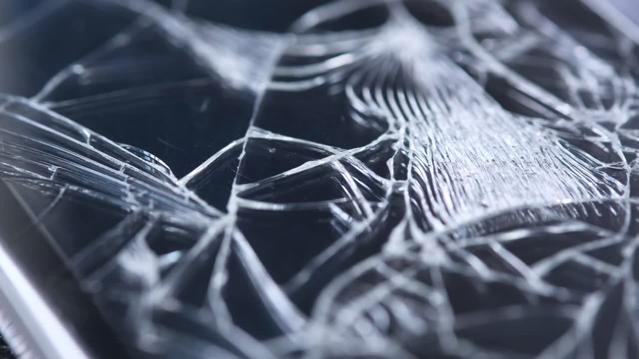 сломанный экран смартфона