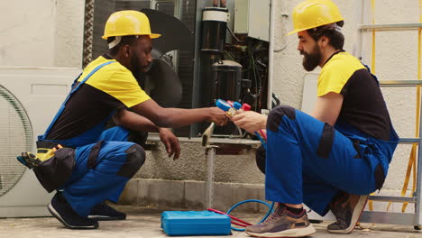 técnicos de mantenimiento del sistema hvac