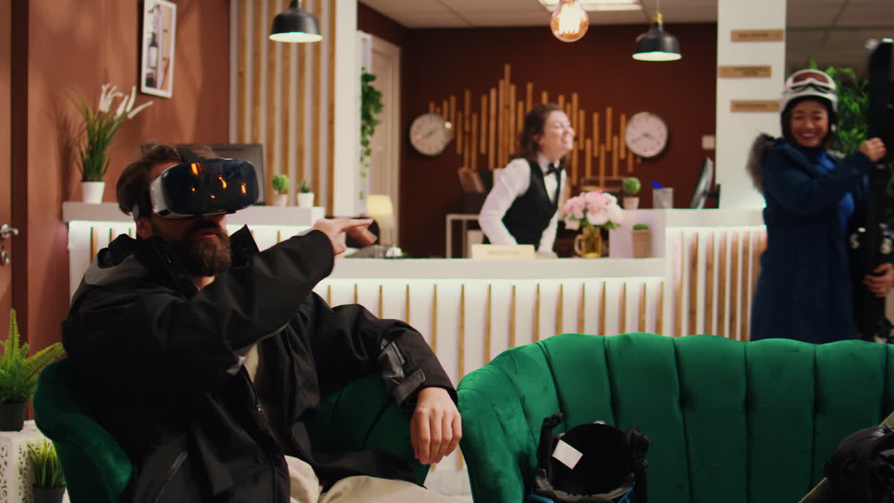 관광객은 가상 현실 기술을 사용합니다