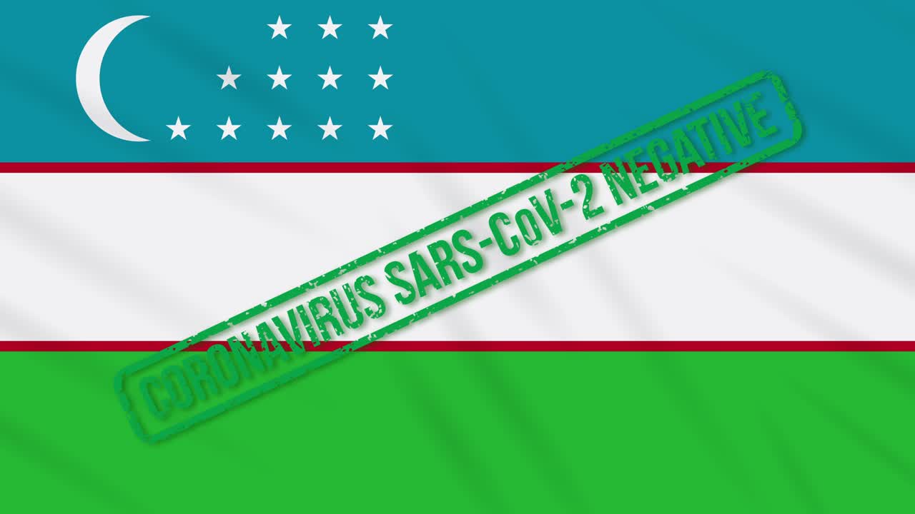 우즈베키스탄은 코로나 바이러스로부터의 자유의 초록색 스프를 가진 발을 흔들고 있습니다.