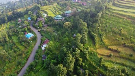Ländliche-Pokhara-Landschaft,-Aufsteigende-Luftaufnahme