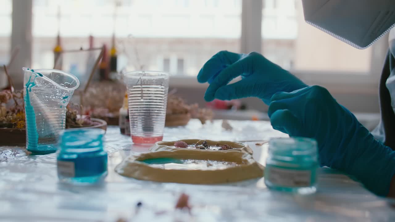 proceso de creación de arte de resina