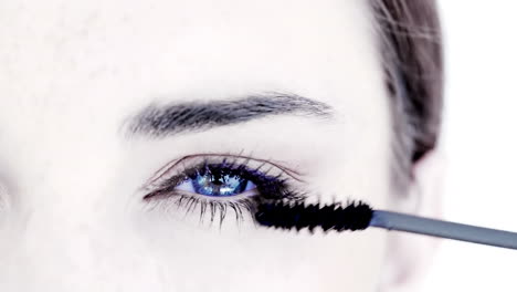 Woman-making-up-her-eye-with-mascara