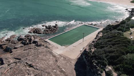 öffentliches-Schwimmbad-Am-Strand-In-New-South-Wales