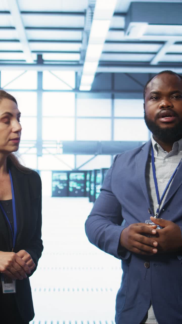 IT Professionals Discussing Data Center Operations