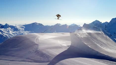 Ski-Freestyle-Profispringen-Auf-Einer-Großen-Schanze