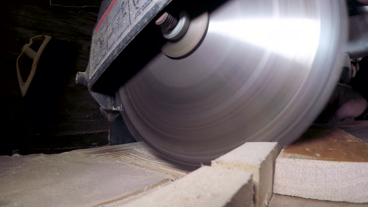 распиловка древесины пилой