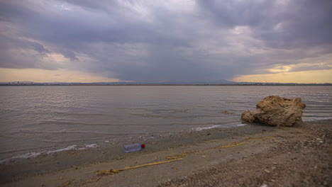 Beach-in-timelapse-under-cloudy-sky