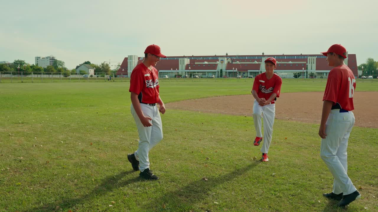 Giocatori di baseball sul campo