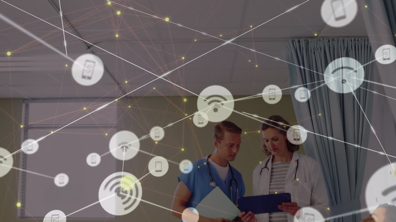 animación de la red de conexiones con iconos sobre el médico masculino y femenino.