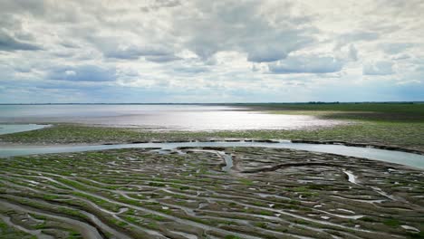 Rissige-Wattenmeer-In-Einer-Salzwiese