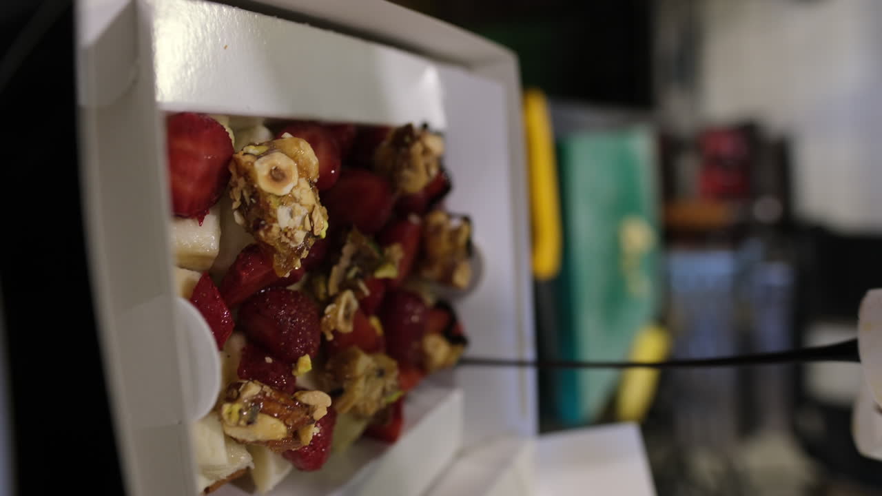 deliciosos waffles en el camino: ingredientes de frutas frescas