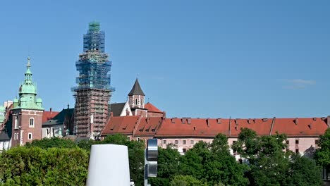 Looking-up-towards-the-repair-of-Wawel-Castle,-Krakow,-Poland