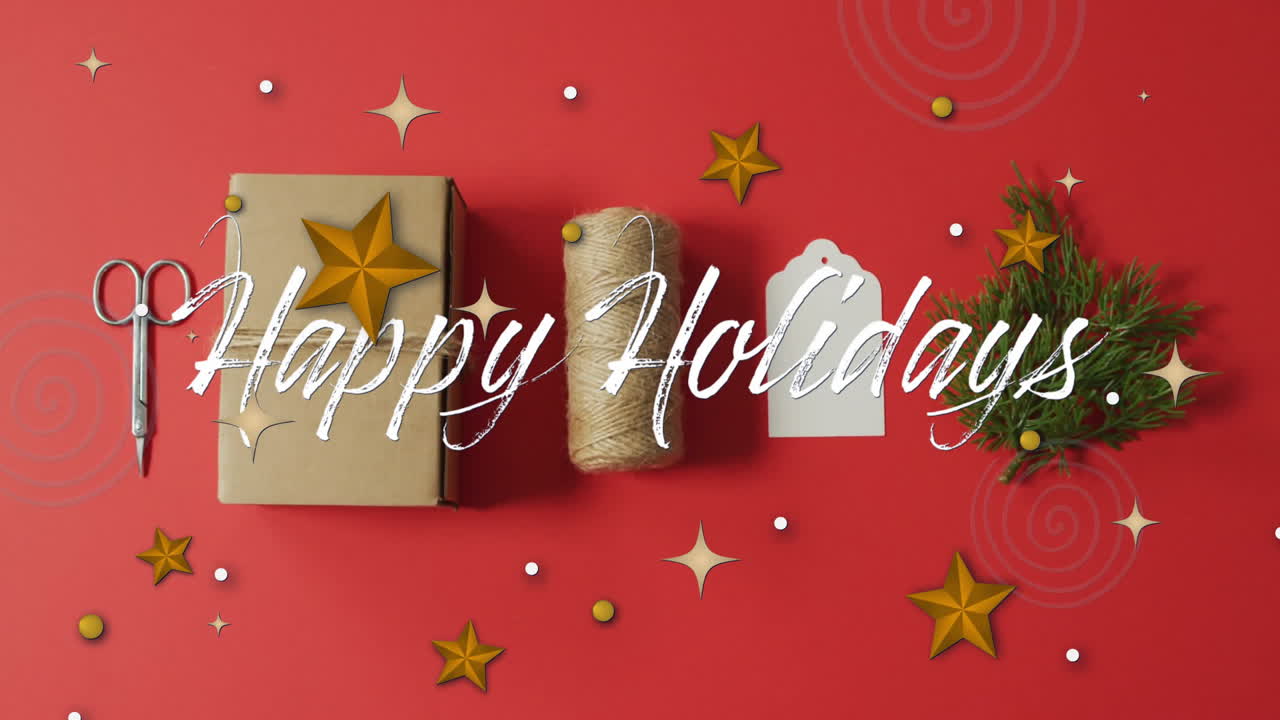 animación de texto de felices fiestas sobre decoraciones navideñas sobre fondo rojo