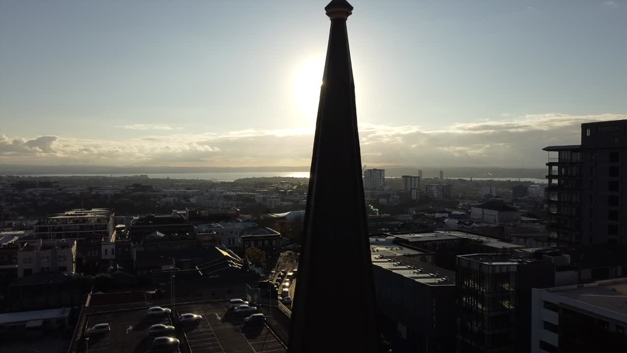 십자가를 향해 드론 비행.mp4