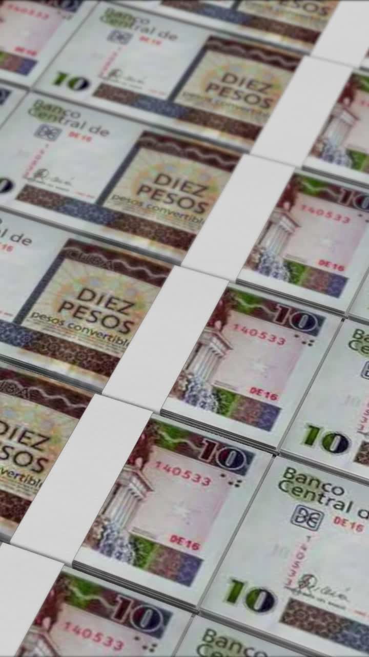 Vertikal video av 10 kubanske peso-sedler trykt av en pengemaskin