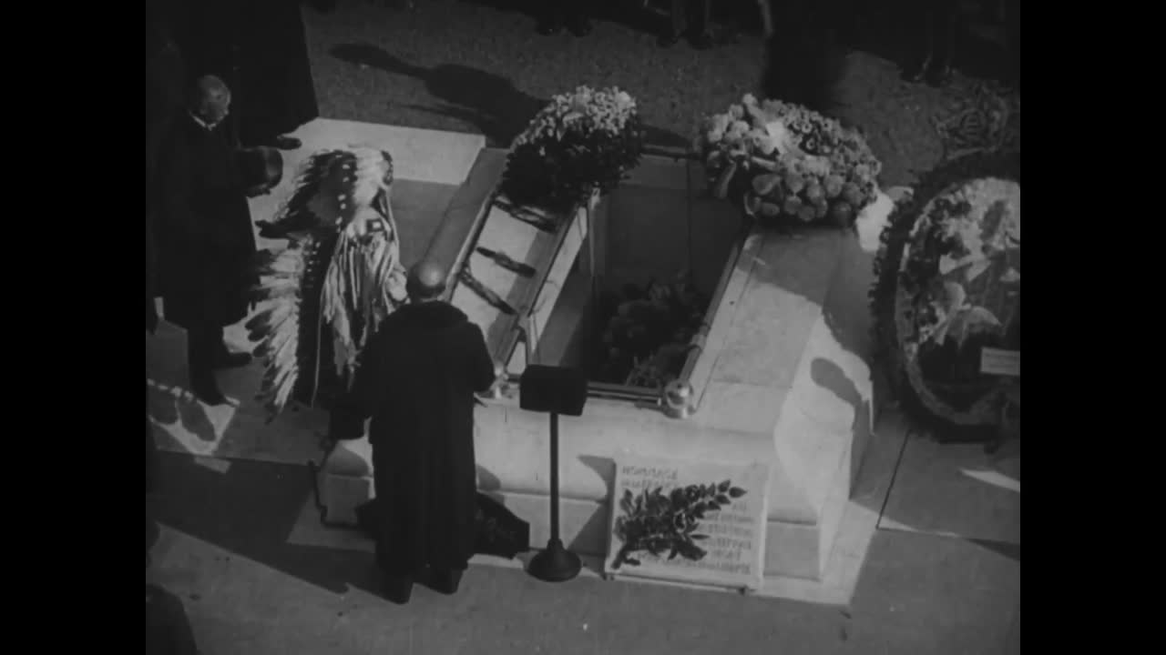 el soldado desconocido americano de la primera guerra mundial es llevado al cementerio de arlington en washington dc 4