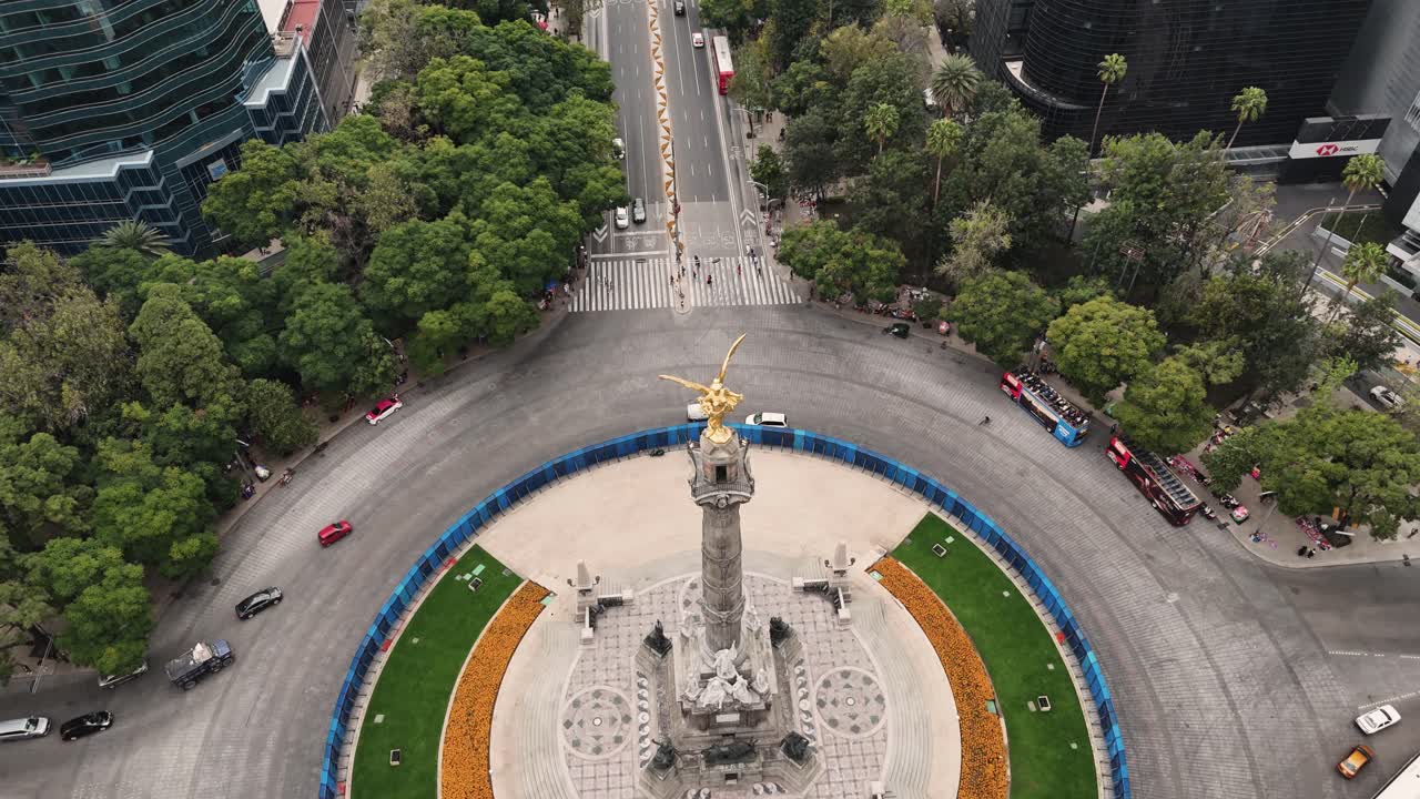 vista aérea del monumento del ángel de la independencia en la ciudad de méxico