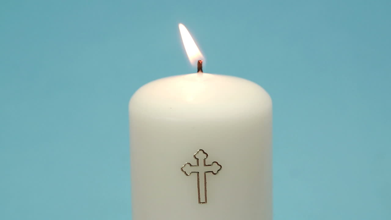 기독교 불이 불타서 꺼지고 있다.