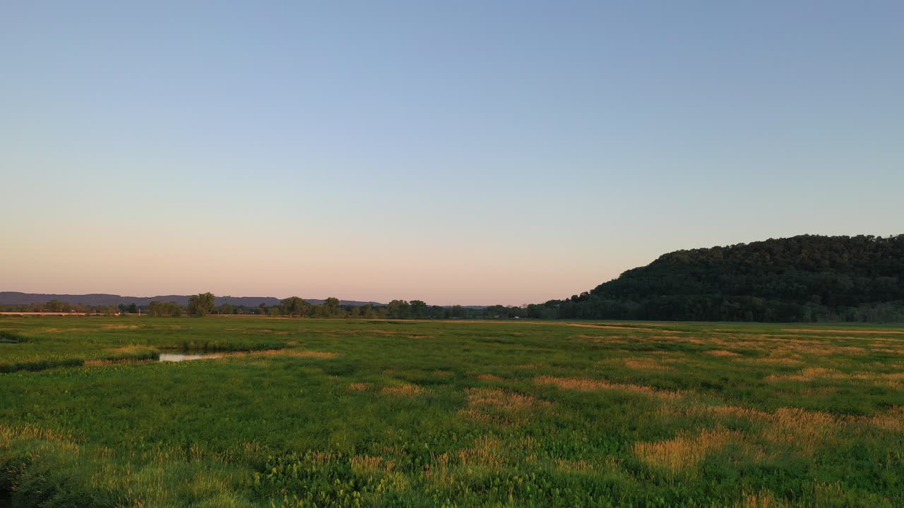 새벽이나 저녁에 경치 좋은 시골 풍경
