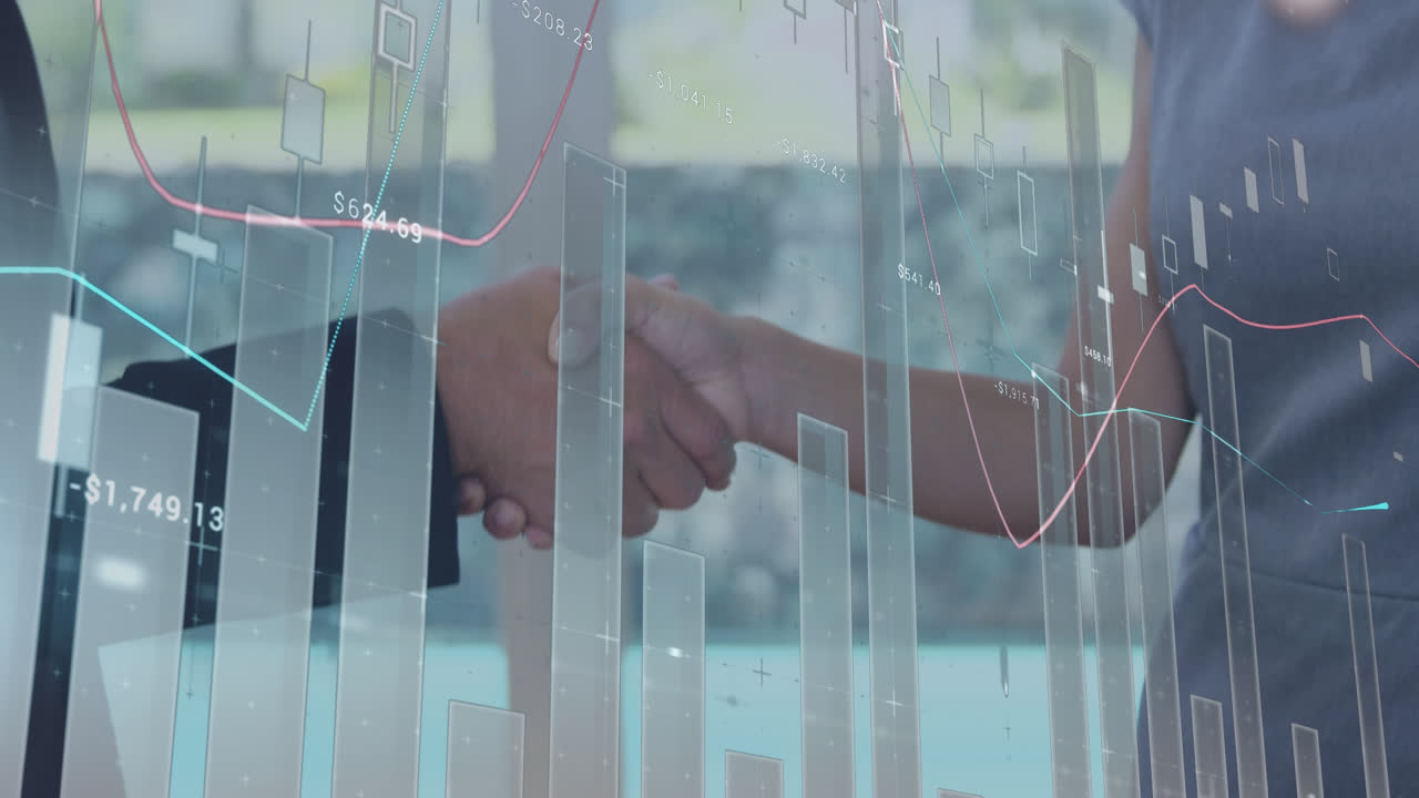 Animación de procesamiento de datos financieros sobre gente de negocios caucásica estrechando manos.