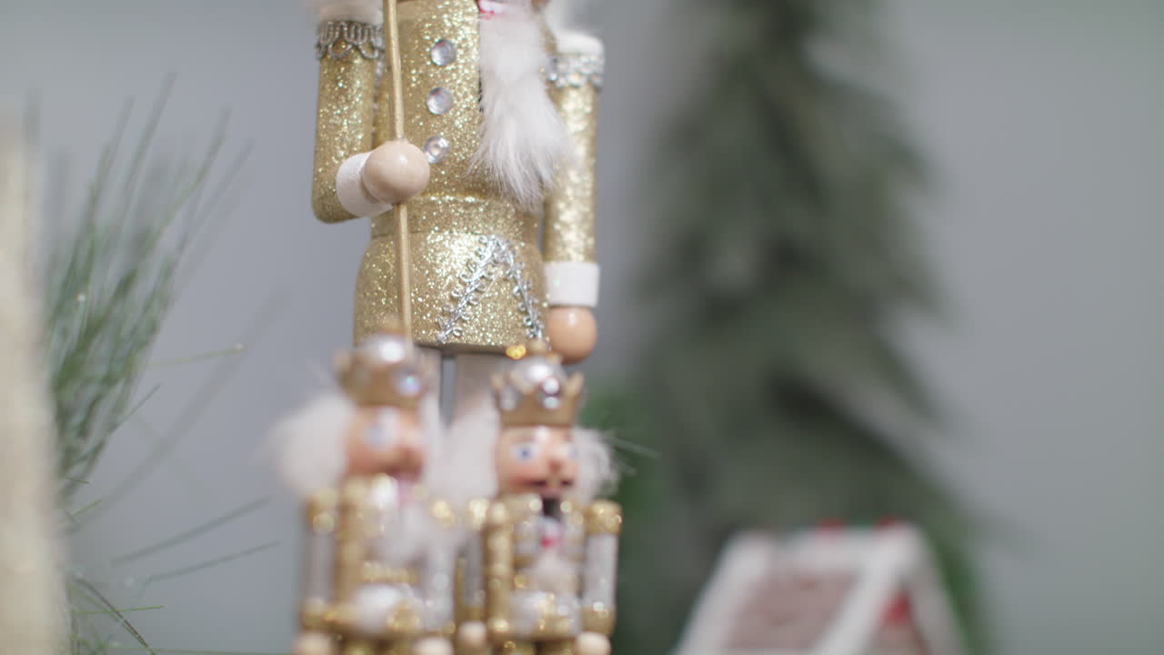 фокус от щелкунчика до великолепно украшенной елки на праздники