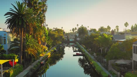 venice canals neighbourhood los angeles