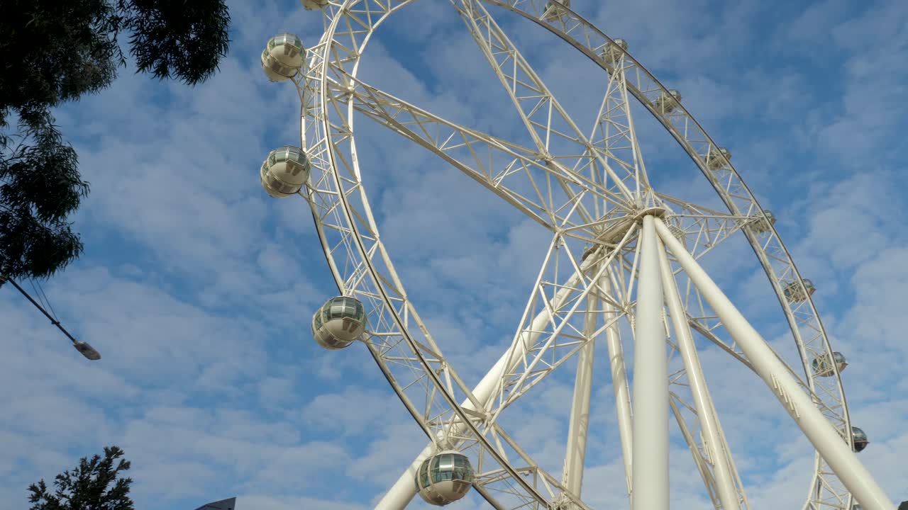 Melbourne Star Observation Wheel in dockland during daytime