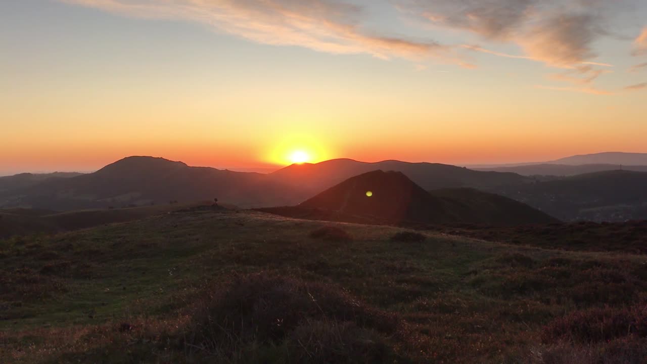 church stretton, long mynd, shropshire hills의 언덕 꼭대기에서 일출
