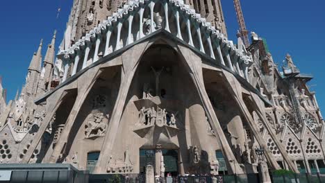 sagrada familia exterior detail