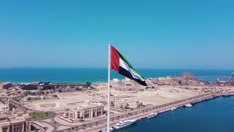 Vista-Aérea-De-La-Bandera-De-Los-Emiratos-Árabes-Unidos,-El-Símbolo-Nacional-De-Los-Emiratos-Árabes-Unidos.