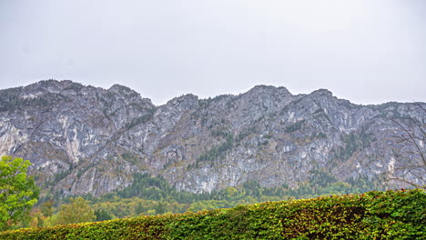 Alpes-Rocosos-De-Austria-Con-Niebla-Ligera,-Vista-De-Lapso-De-Tiempo