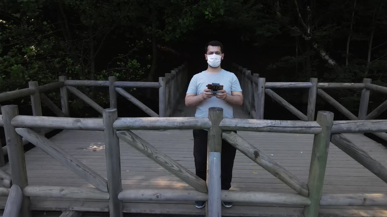 코로나 바이러스로 인해 빈 호수 도시 공원