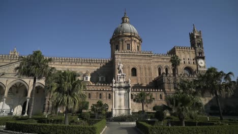 el exterior de la catedral de palermo