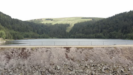 Stausee-Von-Altenwerder-In-Den-Vogesen