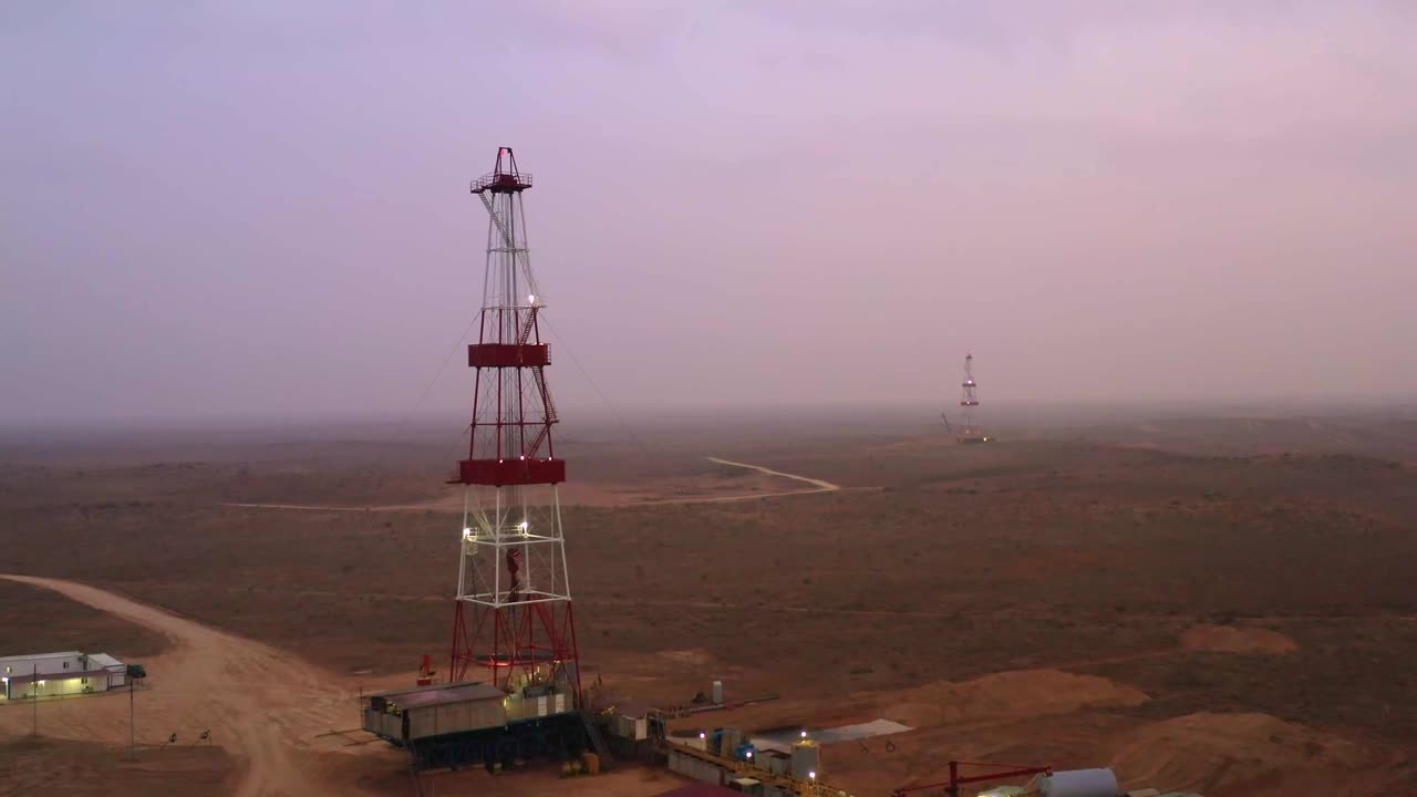 Aerial view of oil drilling rig in desert gas field landscape