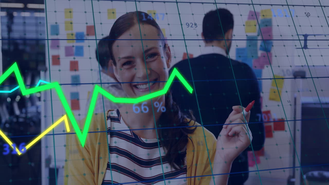 animación de diagramas y procesamiento de datos sobre diversos colegas que hablan en la oficina