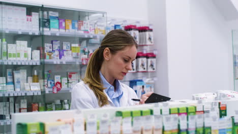 Young-woman-writing-on-a-clipboard