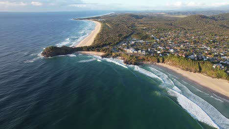 Playa-Cabarita-En-Nueva-Gales-Del-Sur,-Australia-En-Verano---Panorámica-Aérea