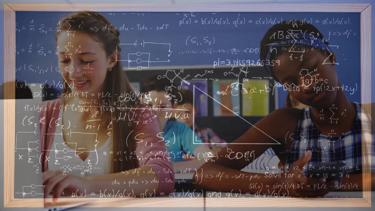 Animation von mathematischen Gleichungen über diversen Schülern im Klassenzimmer
