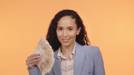 Portrait,-finance-and-woman-with-cash