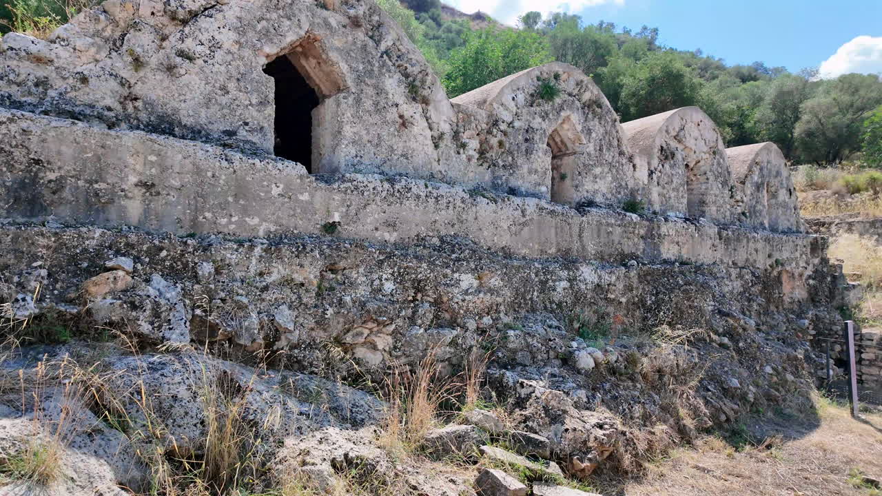 Un'antica cisterna nel Castello di Xàtiva, nella città di Xàtiva. Le rovine risalgono ai Romani. Vecchia architettura romana e spagnola ancora intatta.