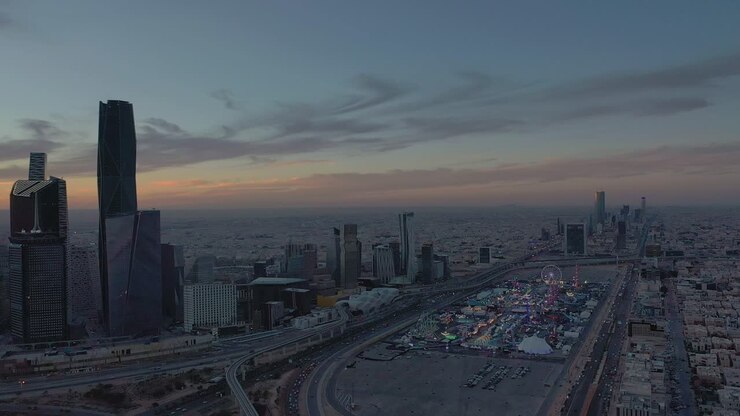 King Abdullah Financial Center con King Fahad Street da ripresa aerea
