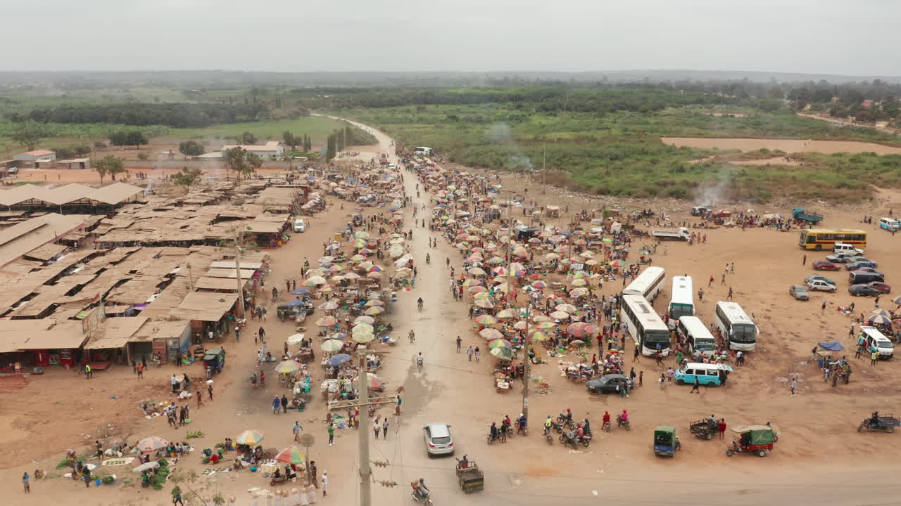 아프리카 앙골라의 비공식 시장, caxito를 여행하다