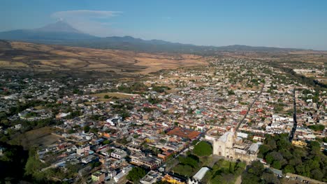 aventuras aéreas en yecapixtla: descubriendo la ciudad y el volcán popocatepetl