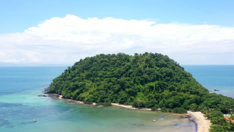 tiro giratorio de hiperlapso de una pequeña isla tropical en el océano índico frente a madagascar