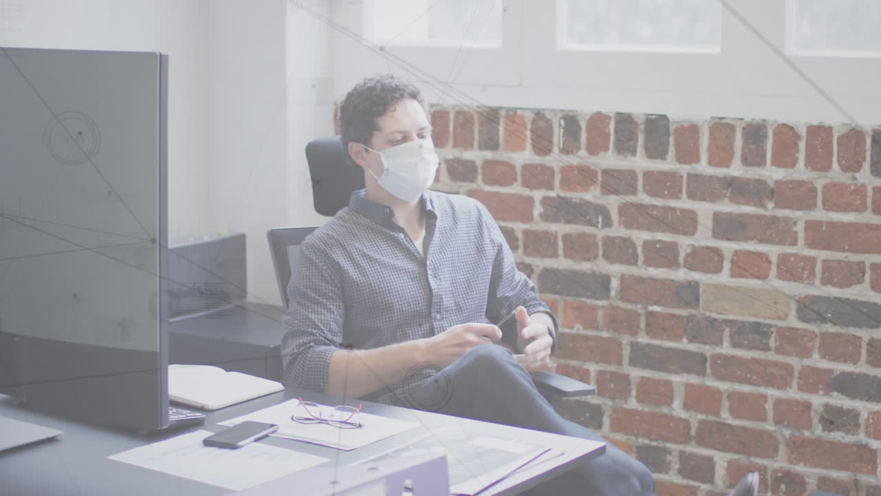 анимация сети связей над человеком в офисе