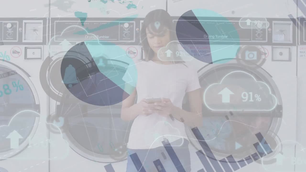 두 인종의 사업가 여성에 대한 금융 데이터 처리 비디오