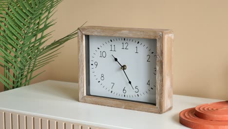 decoración de reloj de mesa cuadrada de madera